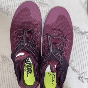 Nike free runs w/o laces!